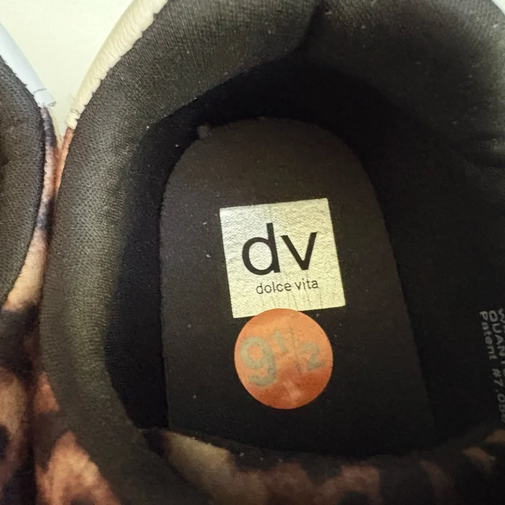 NWOB DV by Dolce Vita Quantum Charm Leopard Sneakers 9.5 - Picture 6 of 9